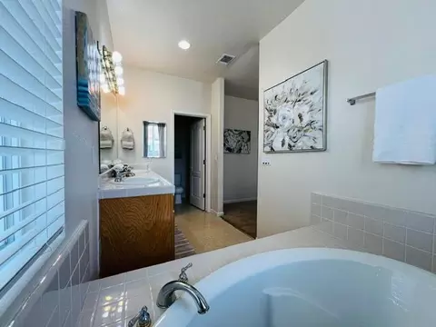 Bath - 141 Nabor, Tracy, CA 95377 photo 4 of 4