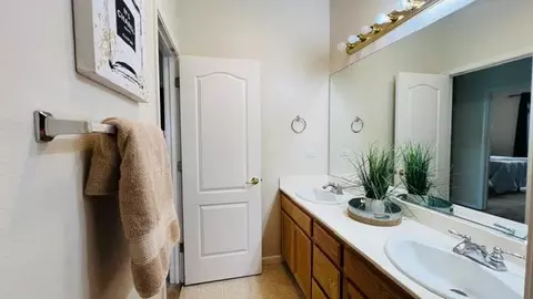 Bath - 141 Nabor, Tracy, CA 95377 photo 3 of 4