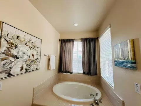 Bath - 141 Nabor, Tracy, CA 95377 photo 2 of 4