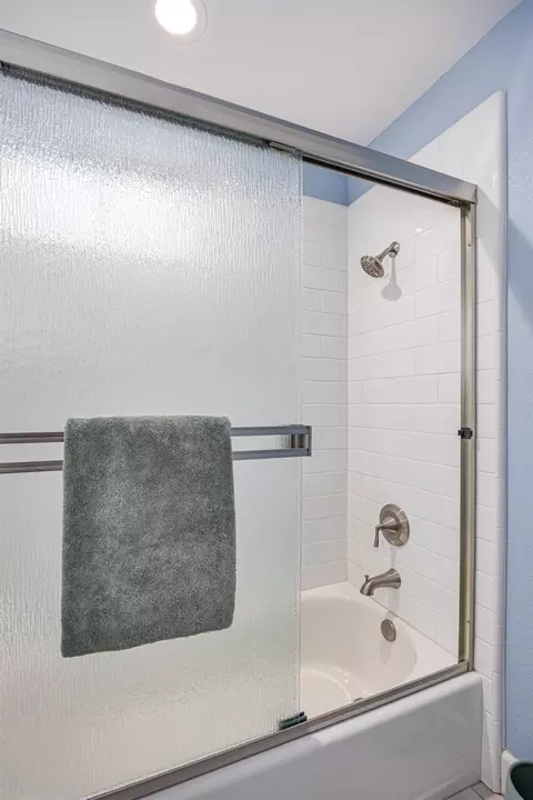 Bath - 7034 Ara Ln, Carmichael, CA 95608 photo 5 of 6