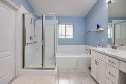 Bath - 7034 Ara Ln, Carmichael, CA 95608 photo 2 of 6
