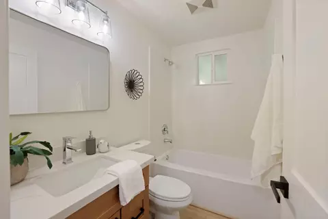 Bath - 1411 Chester Dr, Tracy, CA 95376 photo 2 of 2