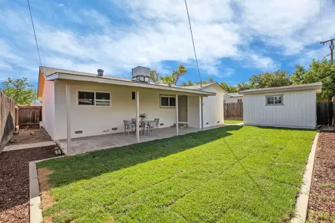 Exterior - 1411 Chester Dr, Tracy, CA 95376 photo 6 of 9