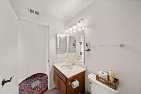 Bath - 3731 Willow Bend Pl, Antelope, CA 95843 photo 4 of 4