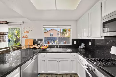 Kitchen - 3731 Willow Bend Pl, Antelope, CA 95843 photo 2 of 3