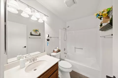 Bath - 3731 Willow Bend Pl, Antelope, CA 95843 photo 3 of 4