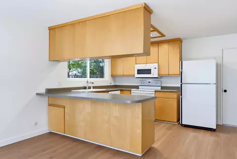 Kitchen - 2814 Belhaven Pl, Davis, CA 95618 photo 2 of 3