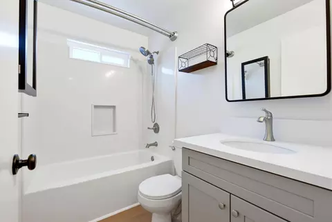 Bath - 2814 Belhaven Pl, Davis, CA 95618 photo 3 of 3