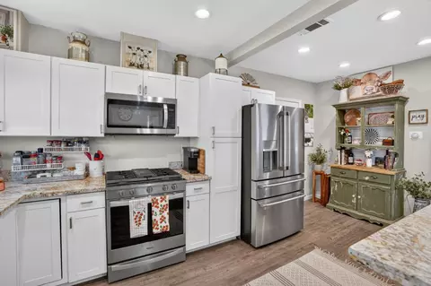 Kitchen - 6909 E Haight Rd, Lodi, CA 95240 photo 2 of 4