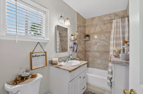 Bath - 6909 E Haight Rd, Lodi, CA 95240 photo 1 of 2
