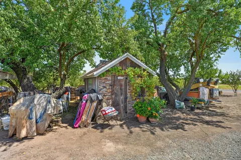 Exterior - 6909 E Haight Rd, Lodi, CA 95240 photo 12 of 17