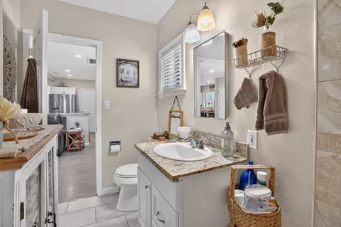 Bath - 6909 E Haight Rd, Lodi, CA 95240 photo 2 of 2