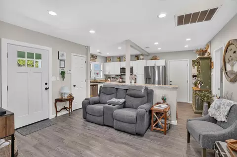 Entry Way - 6909 E Haight Rd, Lodi, CA 95240 photo 1 of 2