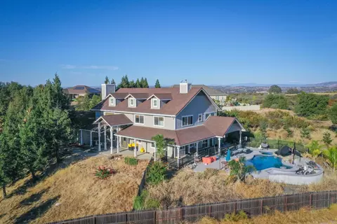 182 Oak Ridge Dr, Valley Springs, CA 95252