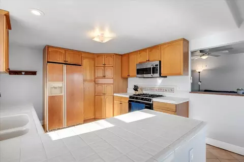 Kitchen - 4620 Bayview Dr, Copperopolis, CA 95228 photo 5 of 7