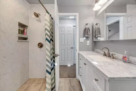 Bath - 4620 Bayview Dr, Copperopolis, CA 95228 photo 5 of 5