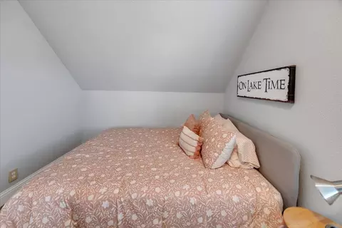 Bedroom - 4620 Bayview Dr, Copperopolis, CA 95228 photo 5 of 11