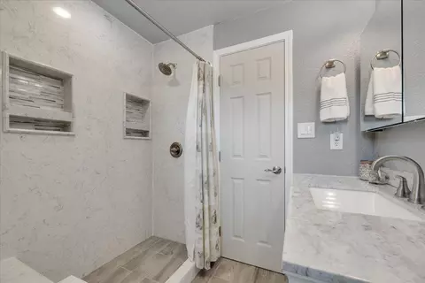 Bath - 4620 Bayview Dr, Copperopolis, CA 95228 photo 4 of 5