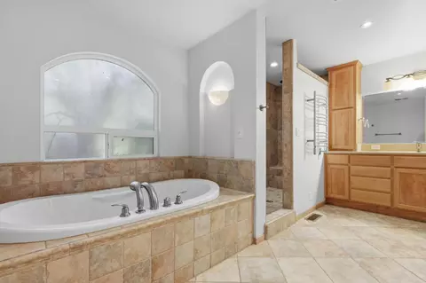Bath - 4836 Freshwater Rd, Williams, CA 95987 photo 1 of 9