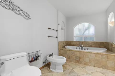 Bath - 4836 Freshwater Rd, Williams, CA 95987 photo 4 of 9