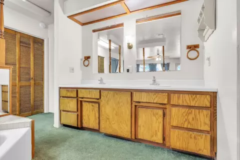 Bath - 1901 8th Ave, Olivehurst, CA 95961 photo 2 of 3