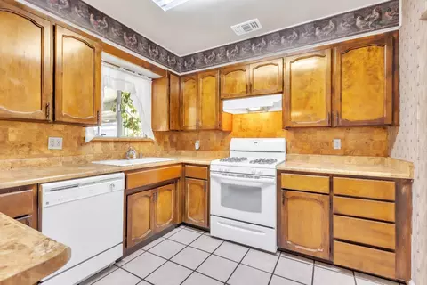 Kitchen - 1901 8th Ave, Olivehurst, CA 95961 photo 1 of 2