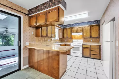 Kitchen - 1901 8th Ave, Olivehurst, CA 95961 photo 2 of 2