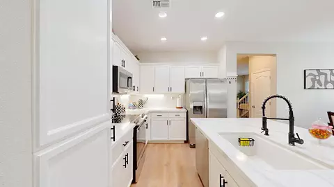 Kitchen - 4203 Motif Ct, Turlock, CA 95382 photo 4 of 8