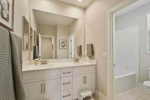 Bath - 2906 Ashton St, Lodi, CA 95242 photo 2 of 4