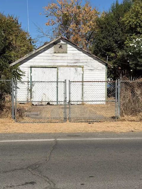 Exterior - 1113 Grand Ave, Olivehurst, CA 95961 photo 4 of 10