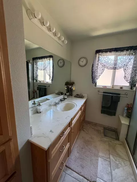 Bath - 1010 Thoreau Ct, Modesto, CA 95350 photo 1 of 1