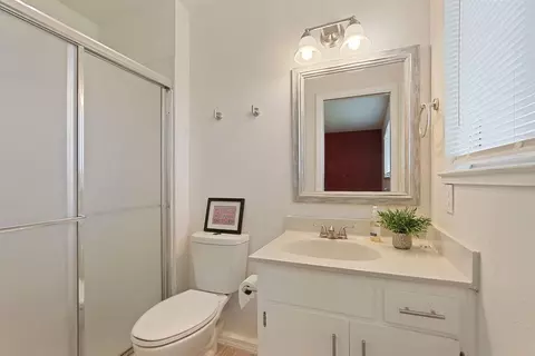 Bath - 303 Vineyard Dr, Lodi, CA 95240 photo 1 of 1