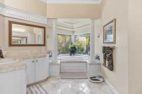 Bath - 5585 E Saint Francis Cir #E, Loomis, CA 95650 photo 2 of 9