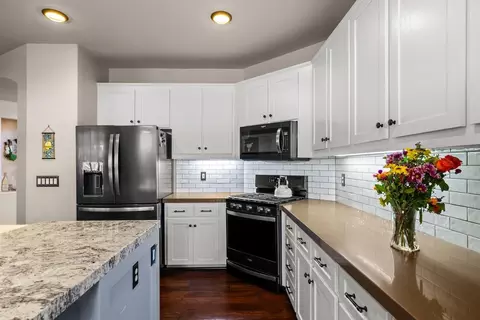 Kitchen - 2467 Greystone Dr, Tracy, CA 95377 photo 7 of 9