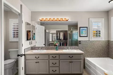 Bath - 2467 Greystone Dr, Tracy, CA 95377 photo 4 of 6