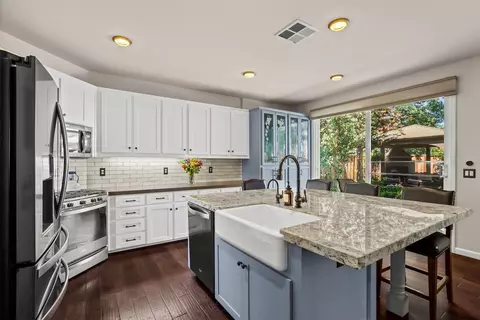 Kitchen - 2467 Greystone Dr, Tracy, CA 95377 photo 4 of 9