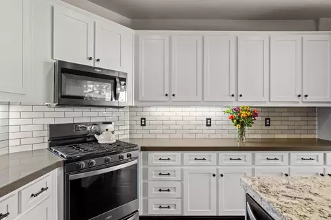 Kitchen - 2467 Greystone Dr, Tracy, CA 95377 photo 5 of 9