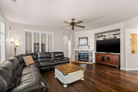 Living - 2467 Greystone Dr, Tracy, CA 95377 photo 2 of 3