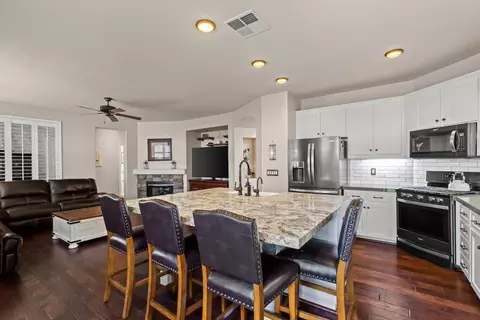 Kitchen - 2467 Greystone Dr, Tracy, CA 95377 photo 6 of 9