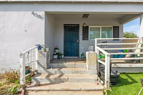 Exterior - 430 Spruce St, Modesto, CA 95351 photo 2 of 7