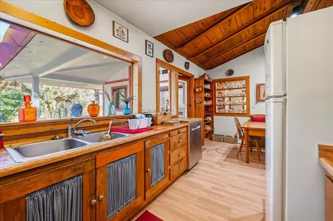 Kitchen - 12501 Sutherland Dr, Grass Valley, CA 95949 photo 2 of 4