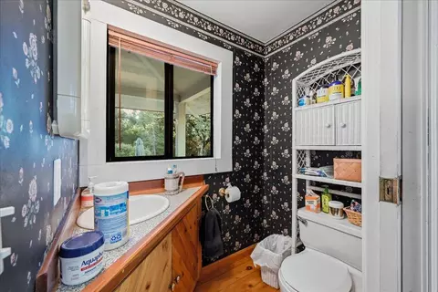 Bath - 12501 Sutherland Dr, Grass Valley, CA 95949 photo 1 of 2