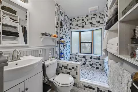 Bath - 12501 Sutherland Dr, Grass Valley, CA 95949 photo 2 of 2