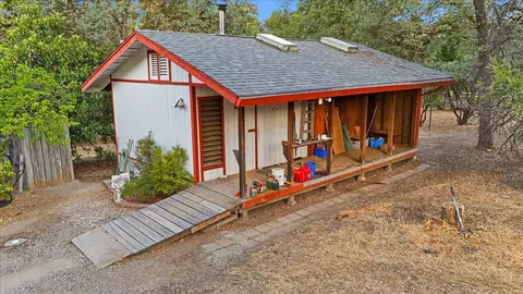 Exterior - 12501 Sutherland Dr, Grass Valley, CA 95949 photo 3 of 28
