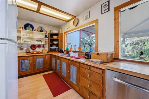 Kitchen - 12501 Sutherland Dr, Grass Valley, CA 95949 photo 3 of 4