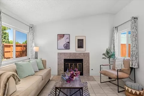 Living - 800 W Union Ave, Modesto, CA 95356 photo 2 of 2