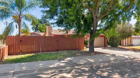 Exterior - 800 W Union Ave, Modesto, CA 95356 photo 2 of 13