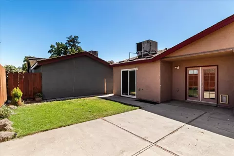 Exterior - 800 W Union Ave, Modesto, CA 95356 photo 6 of 13