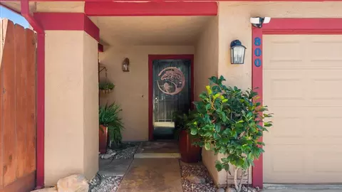 Entry Way - 800 W Union Ave, Modesto, CA 95356 photo 1 of 5
