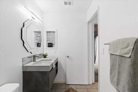 Bath - 800 W Union Ave, Modesto, CA 95356 photo 2 of 3